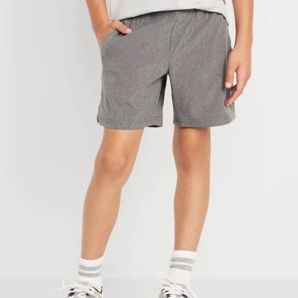 Old Navy Above Knee Stretch Tech Performance Shorts Gray Boys
XL (14/16)NWT